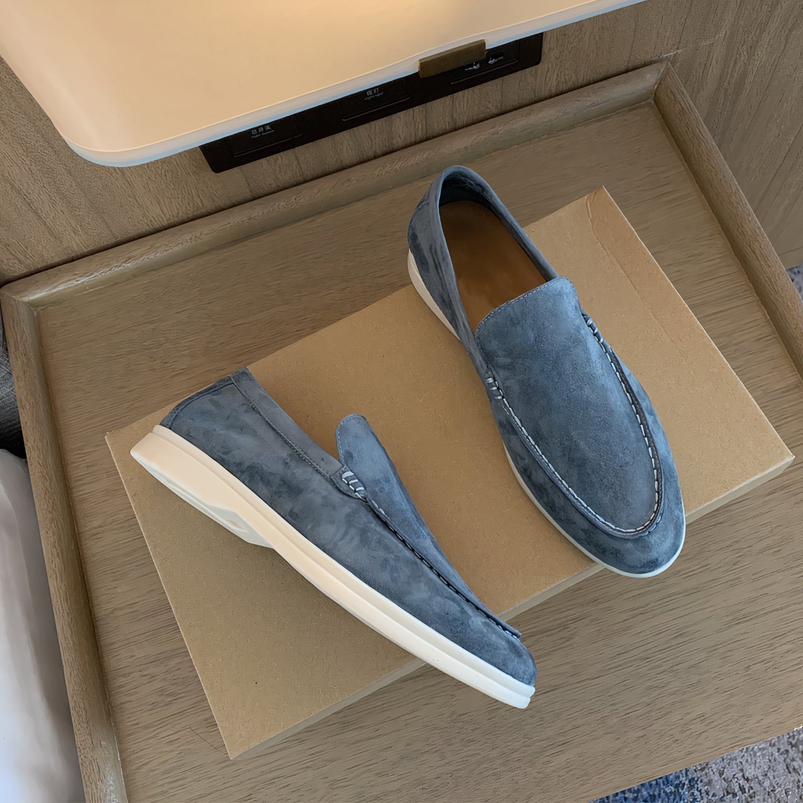 Men's Casual Loafers Slip-On Round Toe Contrast Sole Smart-Casual Everyday Office Walking Leather Look Versatile