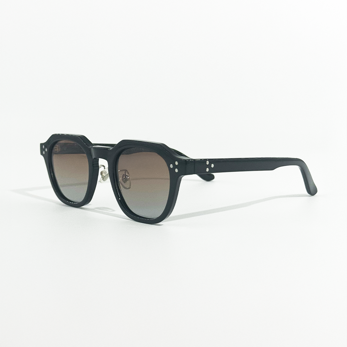 Men’s Stylish Silver Gradient Sunglasses | Panto Frame Design